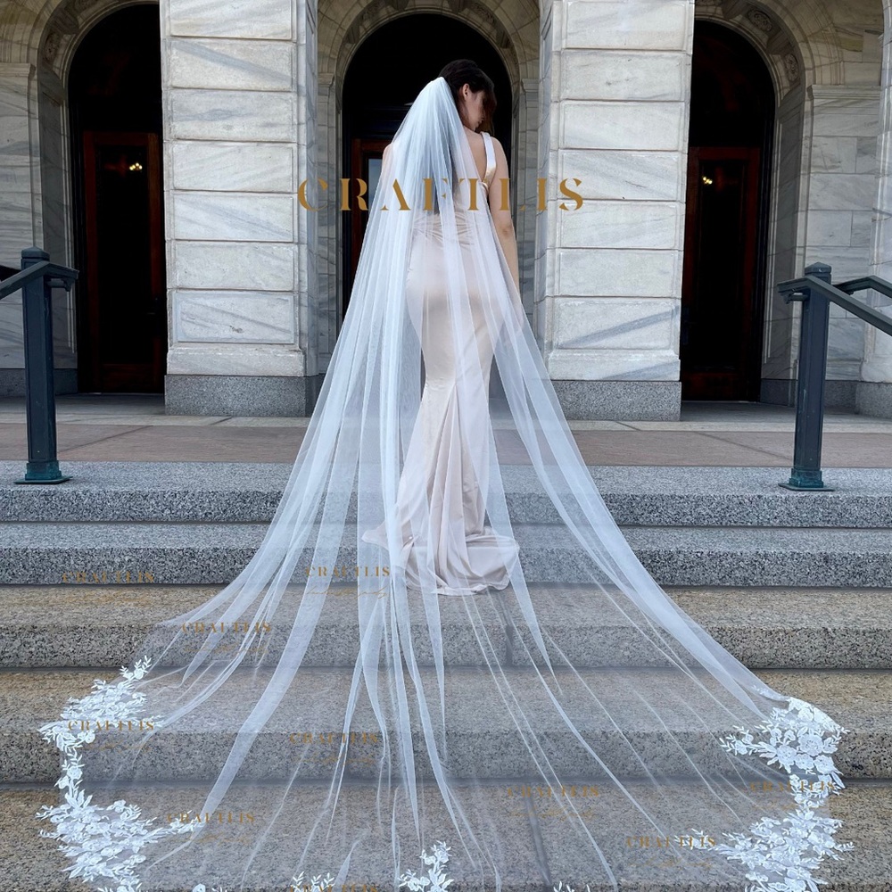 Elegant White Lace Wedding Veil